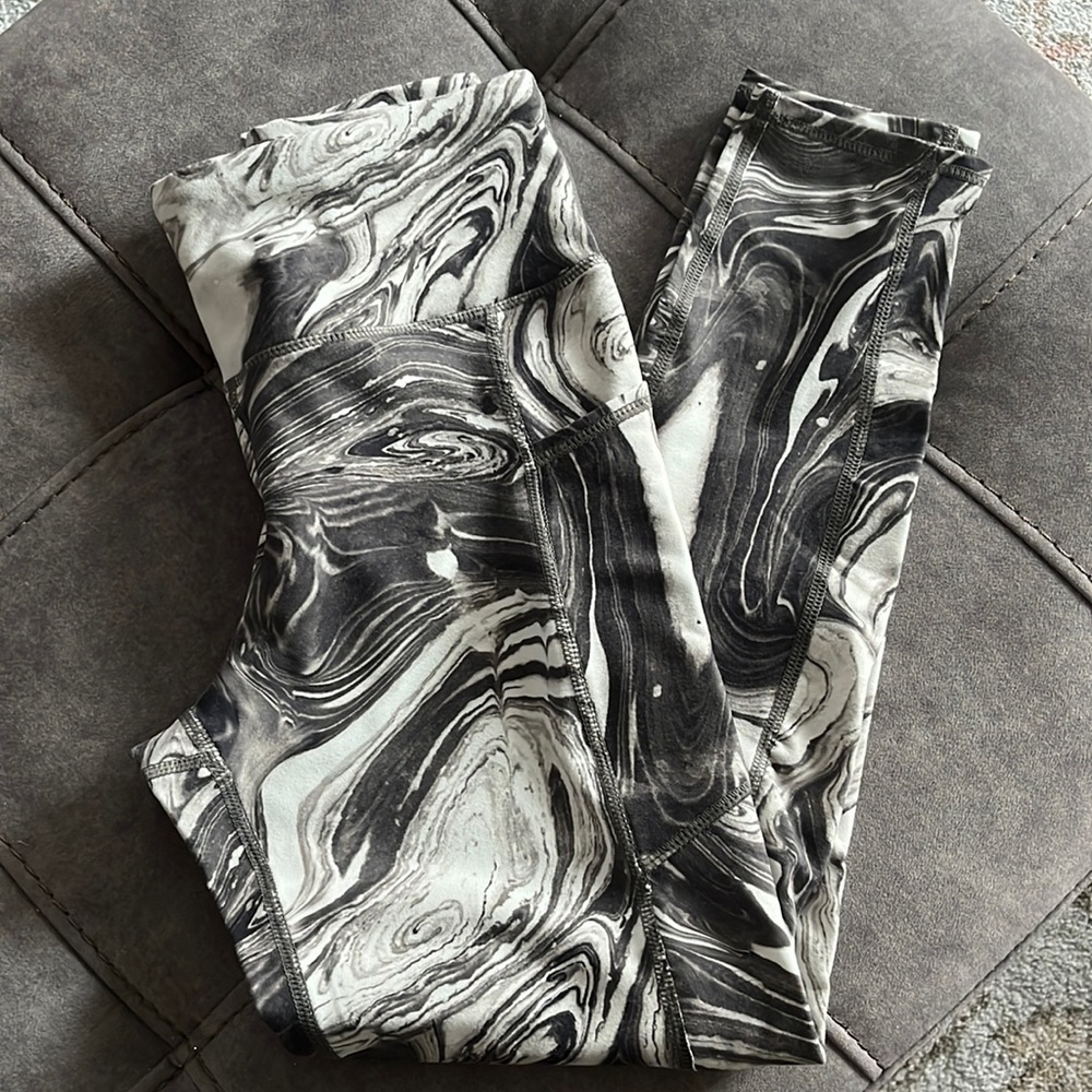 Marble design workout leggings